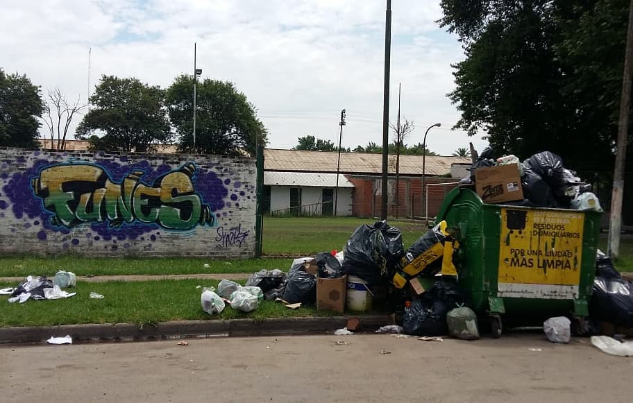 Tapados de basura: declaran emergencia en higiene urbana en Funes